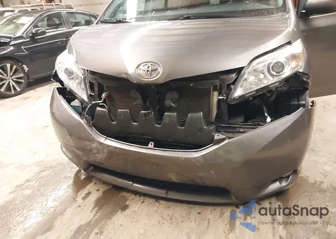 2015 Toyota Sienna Xle 7 Passenger z USA, uszkodzony, nr VIN 5TDDK3DC4FS123467